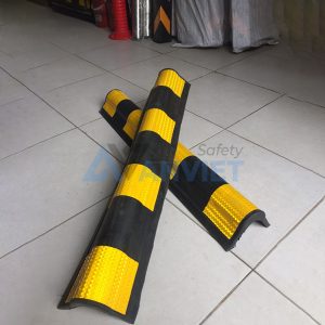 Thanh ốp tường tròn cao su có phản quang V15